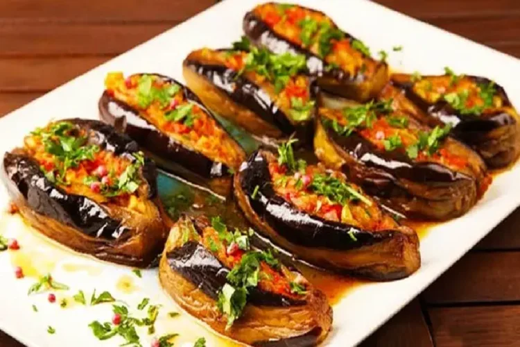 بادمجان شکم پر