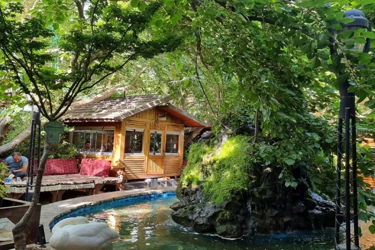 رستوران باغ آبی 