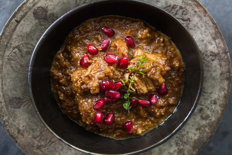 طرز تهیه خورشت فسنجان با مرغ